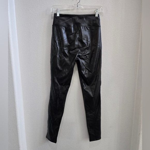 Gap black faux pull on leather pants size XS NWT - Picture 2 of 3